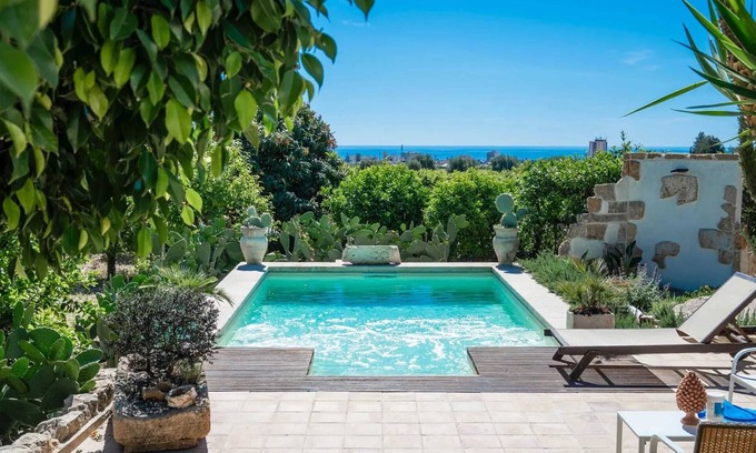 Avola House | Homerez - House with pool and jacuzzi