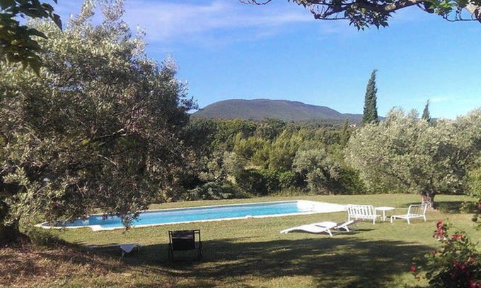Cucuron House | Homerez - House with pool in Cucuron