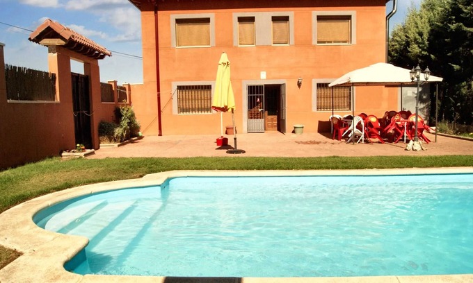 Humanes Villa | Homerez - Luxury Villa in Cerezo de Mohernando with Pool