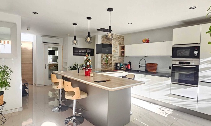 Pasteur Apartment | Homerez - Modern Apartment in Nice