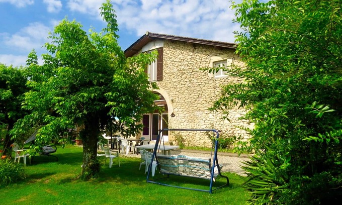 Blaignac Apartment | Homerez - Nice appartement for 5 ppl. with shared pool and terrace at Blaignac