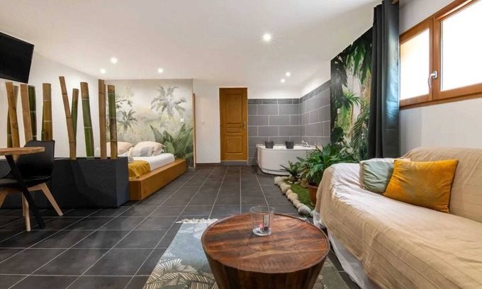 Baixas Apartment | Homerez - Romantic Studio in Baixas with Jacuzzi - 35m²