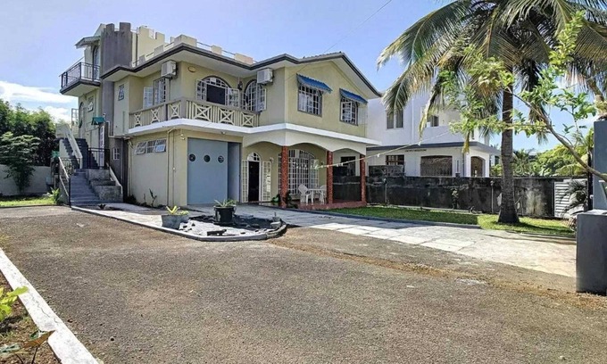 Calodyne Apartment | Homerez - Spacious Apartment in Calodyne with Enclosed Garden