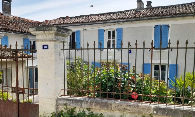 Archiac House | Homerez - Spacious house for 6 ppl. with garden at Archiac