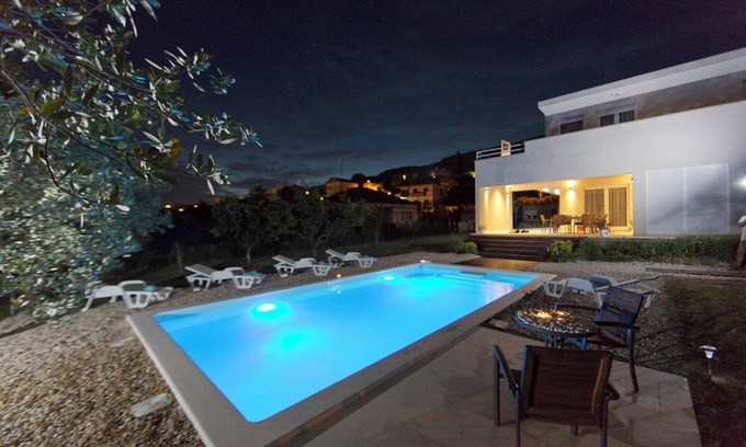 Solin Villa | Homerez - Spacious Villa in Solin, Private Pool