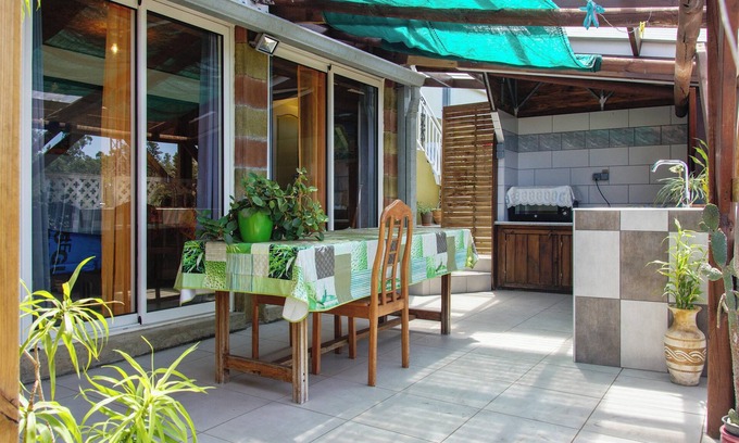 L'Etang-Sale Apartment | Homerez - Studio in L'Étang-Salé