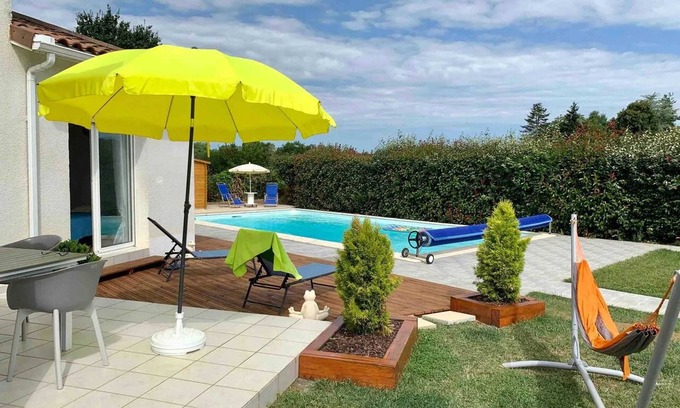 Saint-Gaudens Villa | Homerez - Villa for 3 ppl. with swimming-pool and terrace at Saint-Gaudens