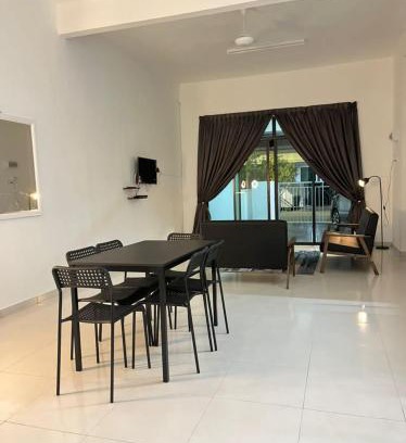 Kampung Dato' Ibrahim Fikri House | Homestay Kemaman Fyna04 dekat Pantai Geliga