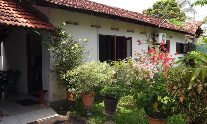 Negombo House | Homestay - Typical Sri Lankan Village Setting - Hosted by an English Gentleman