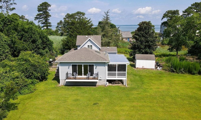 Chincoteague Hotel | Homestead - Located on Main St. w/outdoor shower!