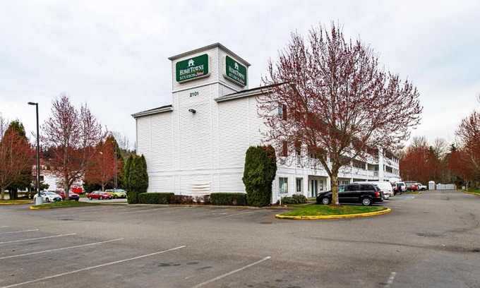 Puyallup Hotel | HomeTowne Studios by Red Roof Tacoma - Puyallup