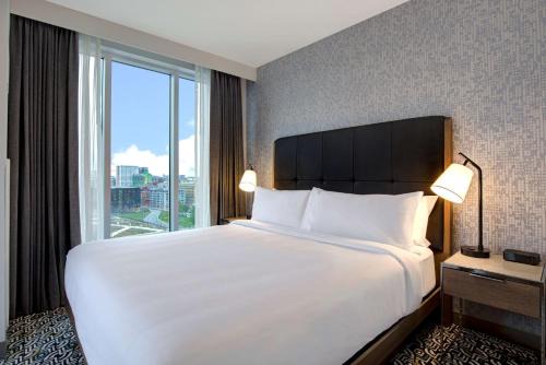 Chinatown Hotel | Homewood Suites By Hilton Montreal Downtown