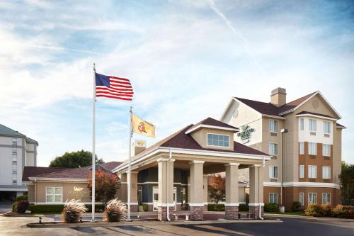 Champaign Hotel | Homewood Suites Champaign-Urbana