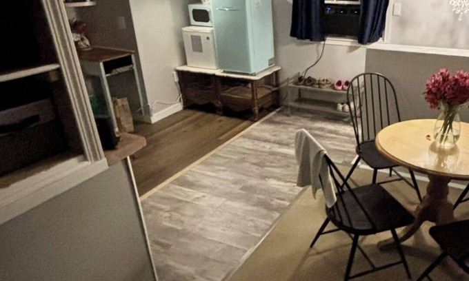 South Central Apartment | Homey upstairs apartment in South Central Salem, OR