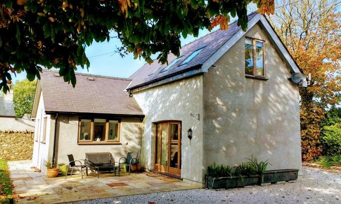 Rhosybol House | Honey Cottage