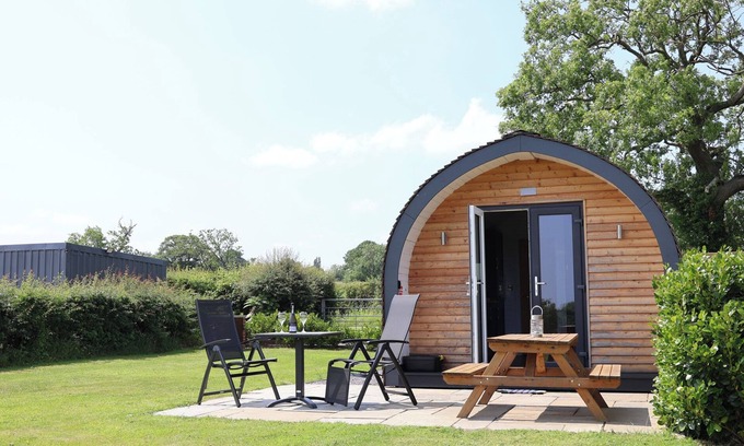 Hope Cottage | HONEYPOT HIDEAWAYS - ACACIA, romantic in Higher Kinnerton, Chester