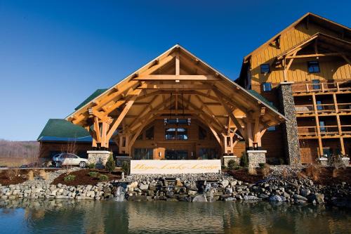 Blodgett Mills Resort | Hope Lake Lodge & Indoor Waterpark