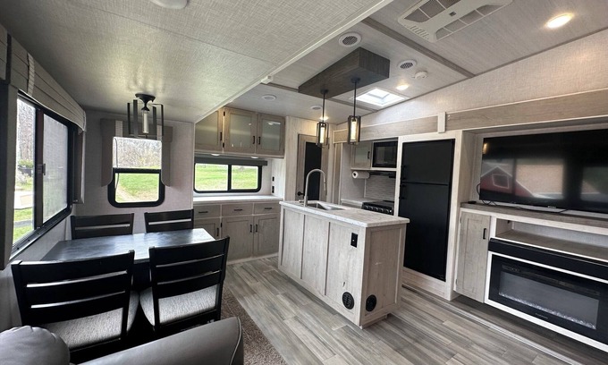 Abbottstown House | Horn and Thistle Farm - Camper/RV in Abbottstown, Pennsylvania, United States