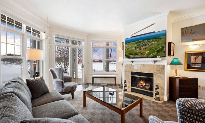 Egg Harbor Condo | Horseshoe Bay Club Cottage #7-Inclusive Golf Course and Club Access!