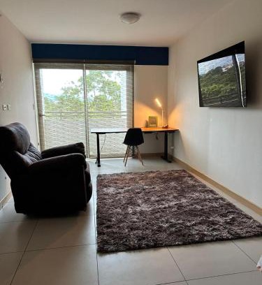 Heredia Apartment | Hospedaje cómodo con oficina