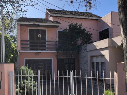 Adrogue House | Hospedaje Santiago