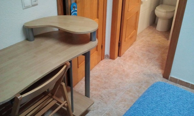 Arneva Hotel | Hostal Arneva