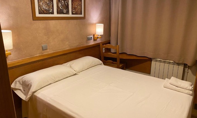 Cardedeu House | HOSTAL GALICIA CARDEDEU
