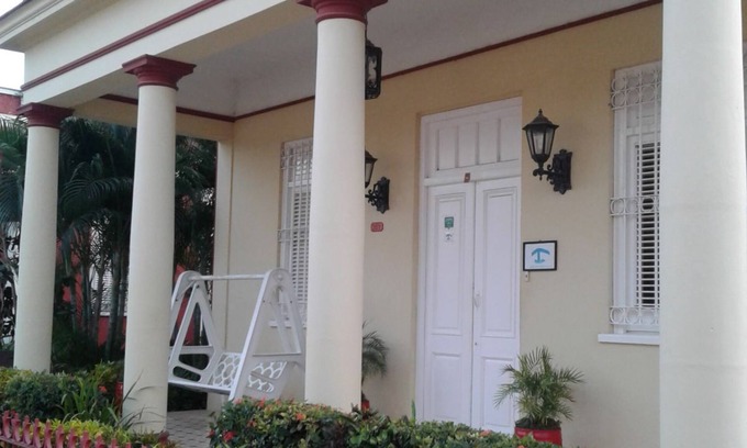 Moron Hostel | Hostal Pino y Agnia