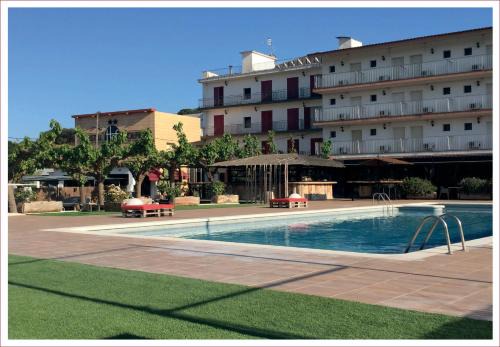 Palafolls House | Hostal SolFina