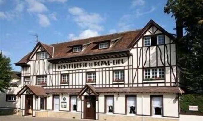 Royallieu Village Hotel | Hostellerie Du Royal Lieu