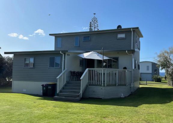 Cooks Beach House | Hosts on the Coast - Reel Escape on Banks