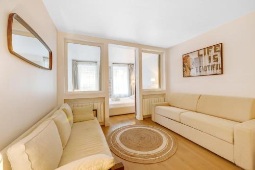 Strasbourg -Saint-Denis Apartment | Hot district Faubourg Saint-Denis