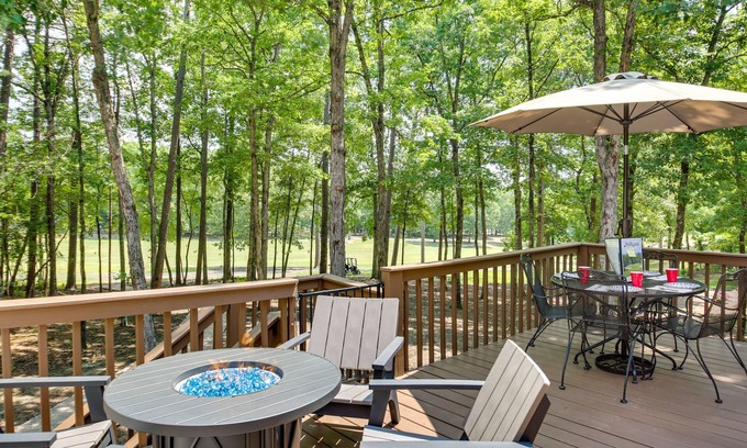 Hot Springs Village House | Hot Springs Village Golf Getaway w/Deck!