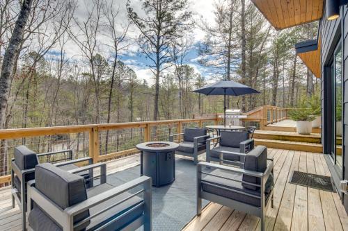 Pisgah Forest House | Hot Tub and Fire Pit Modern North Carolina Retreat