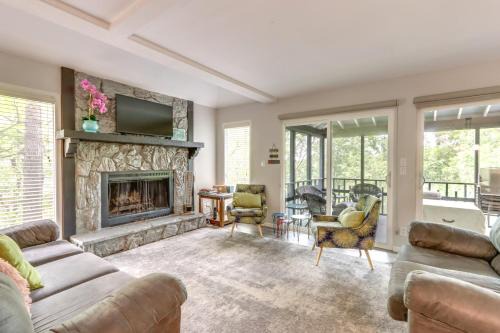 Osage Beach House | Hot Tub and Fire Pit Margaritaville Resort Home!