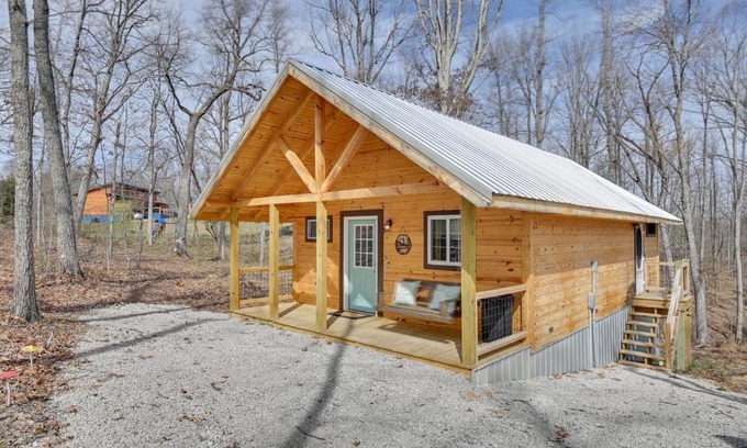 Frenchburg Apartment | Hot Tub and Fire Pit Romantic Getaway in Frenchburg