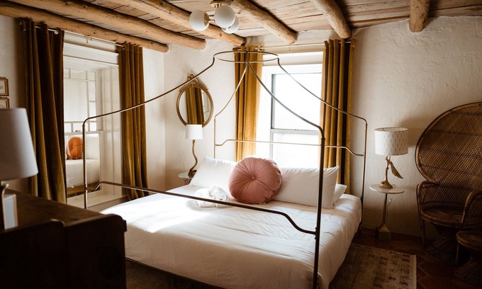 Sawmill Area House | Hot Tub + Pool! Luna Suite at The Desert Compass