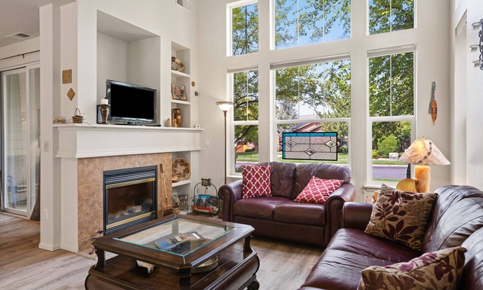 Southern Crossing House | Hot tub, Steps to Old Mill, Close to Downtown, Fireplace, AC, Pet Friendly