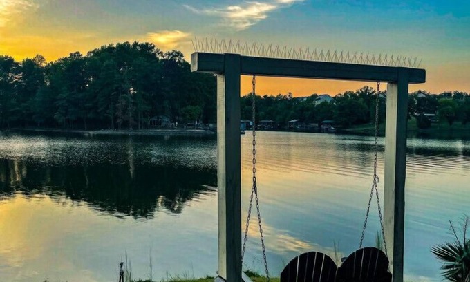 Bowling Green Cottage | Hot Tub+Stunning Lake Views+Fire Pit