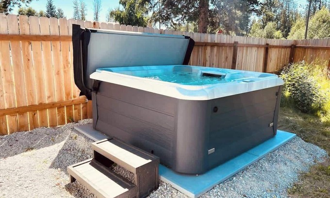 Ponderay House | Hot tub - Tesla Charger - Fire Pit - Apartment