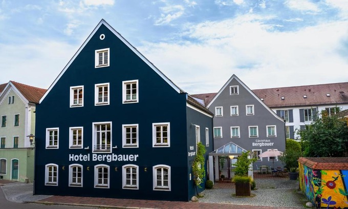 Neuburg Hotel | Hotel Bergbauer mit Late-Self-Check-IN