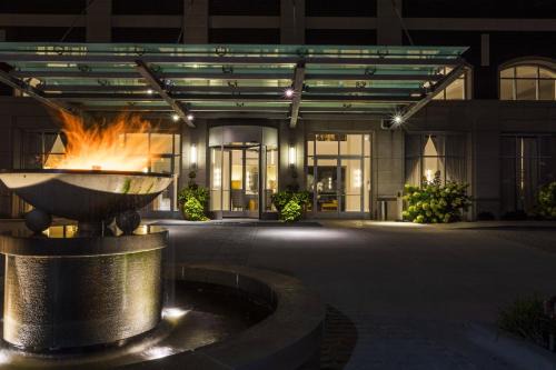 Downtown Hotel | Hotel Blackhawk, Autograph Collection