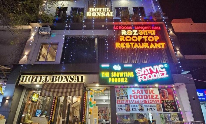 Kolar Road Hotel | HOTEL BONSAI