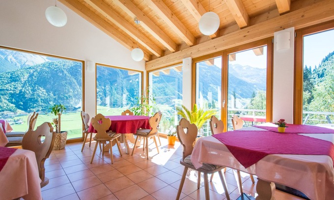 Medel Hotel | Hotel Cuntera
