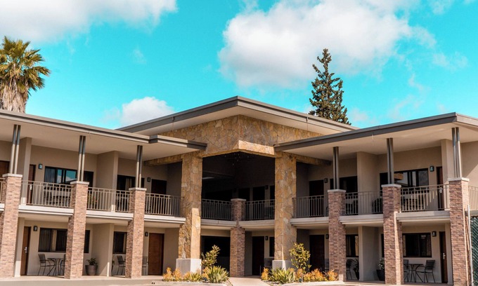 Tecate Hotel | Hotel El Dorado
