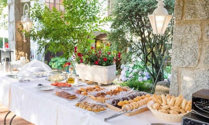 Macanet de Cabrenys Hotel | Hotel Els Caçadors de Maçanet