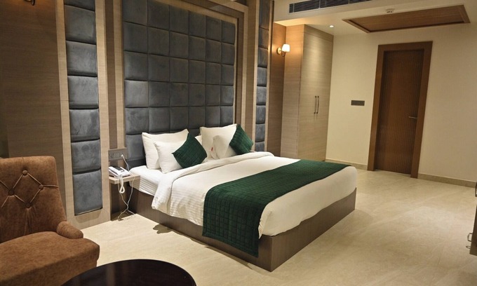 Aligarh Hotel | Hotel Gold In Leaf