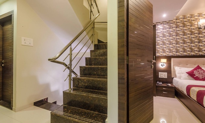 Ghatkopar West Hotel | Hotel Liberty Plaza