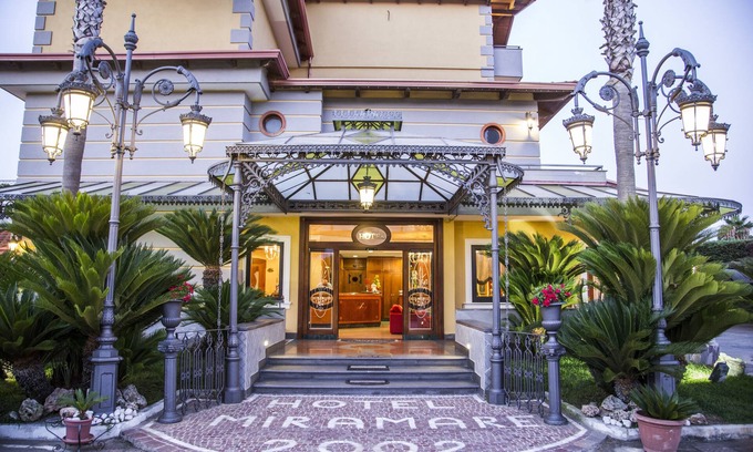 Marina di Varcaturo Hotel | Hotel Miramare