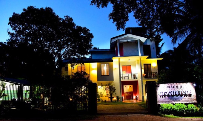 Anuradhapura Hotel | Hotel Moonstone